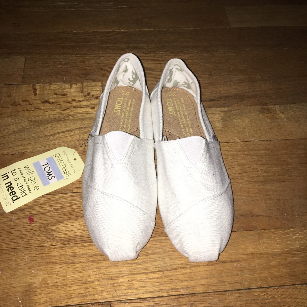 NWT White Toms